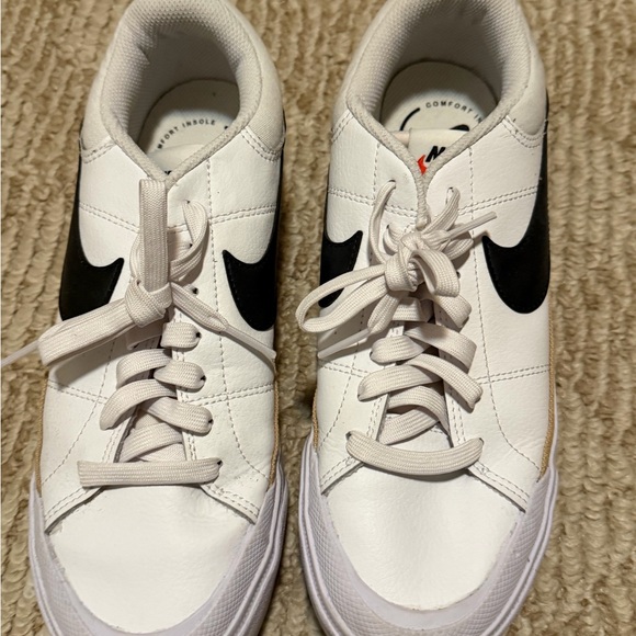 Nike White and Black Sneakers - Picture 2 of 7